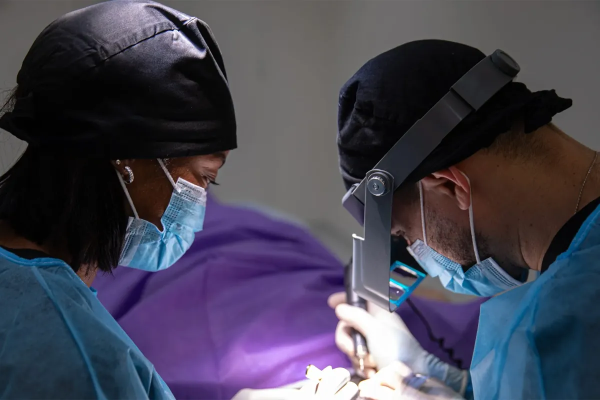 FUE procedure at Regenae Paris